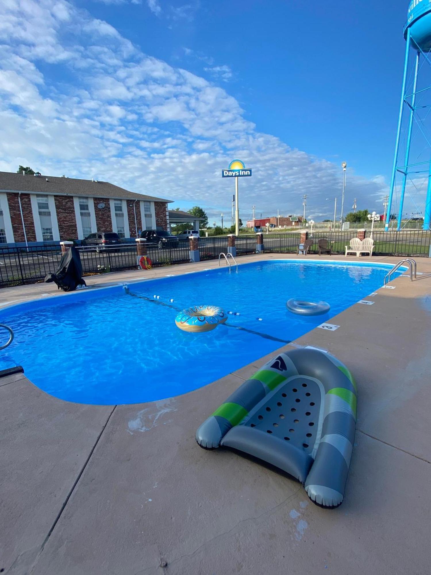 Days Inn By Wyndham Perryville Buitenkant foto